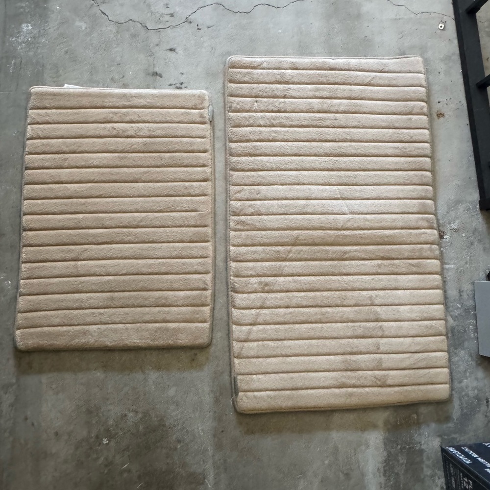 Beige Bath Rug - Picture 2 of 2